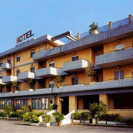 Hotel San Crispino Morrovalle エクステリア 写真