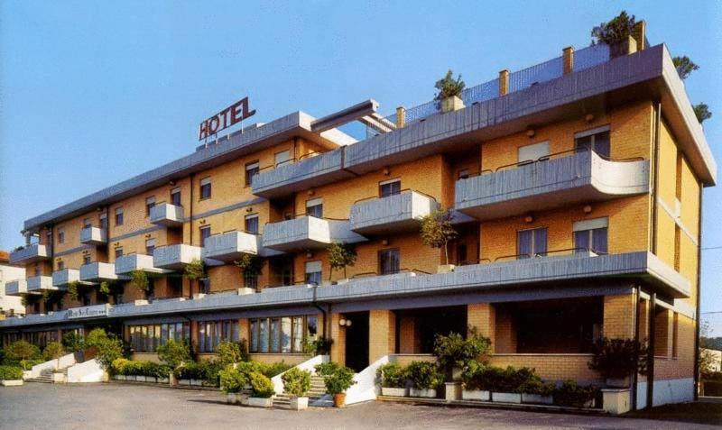 Hotel San Crispino Morrovalle エクステリア 写真