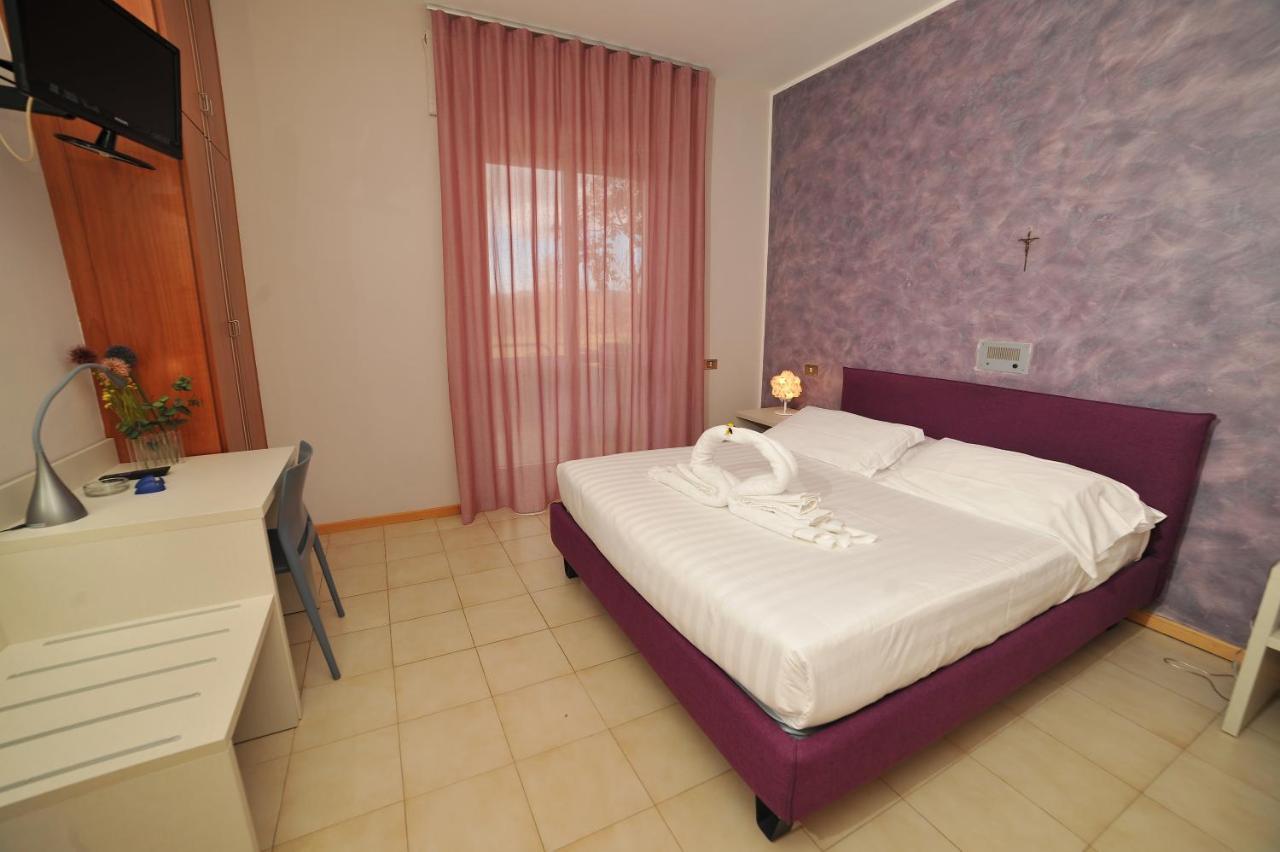 Hotel San Crispino Morrovalle エクステリア 写真