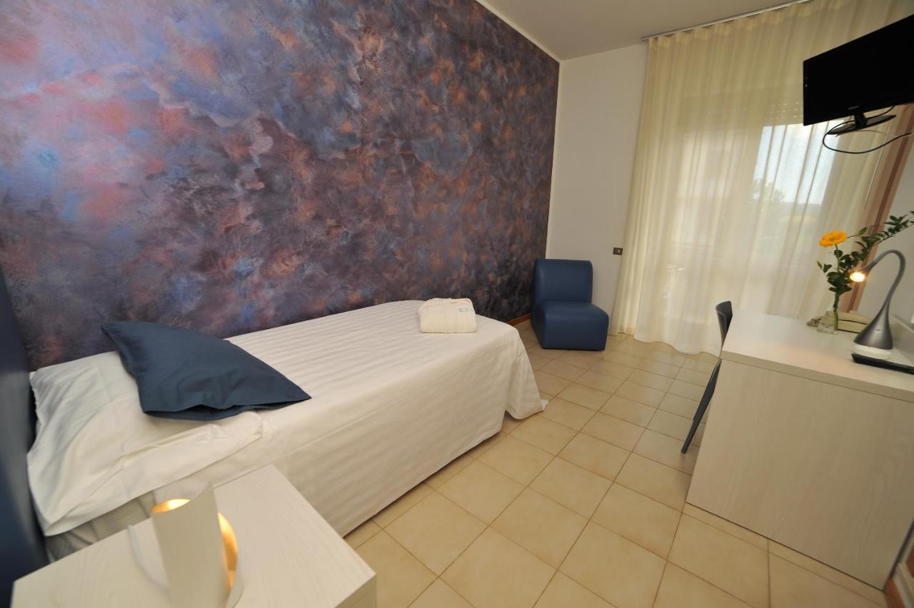 Hotel San Crispino Morrovalle エクステリア 写真