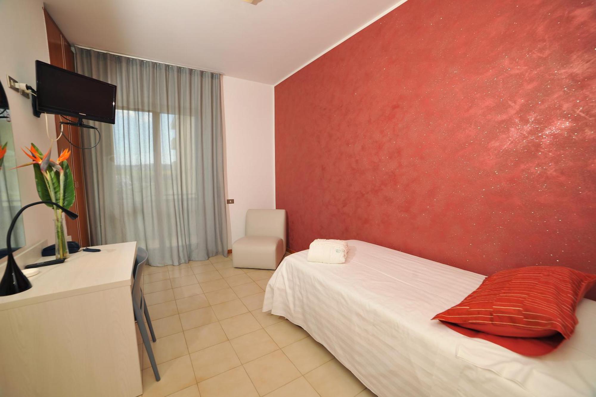 Hotel San Crispino Morrovalle エクステリア 写真