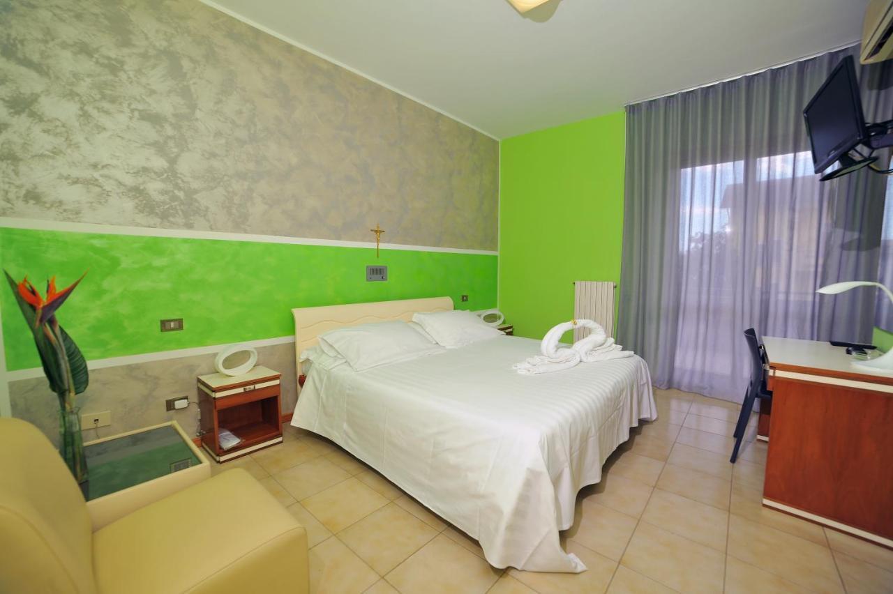 Hotel San Crispino Morrovalle エクステリア 写真