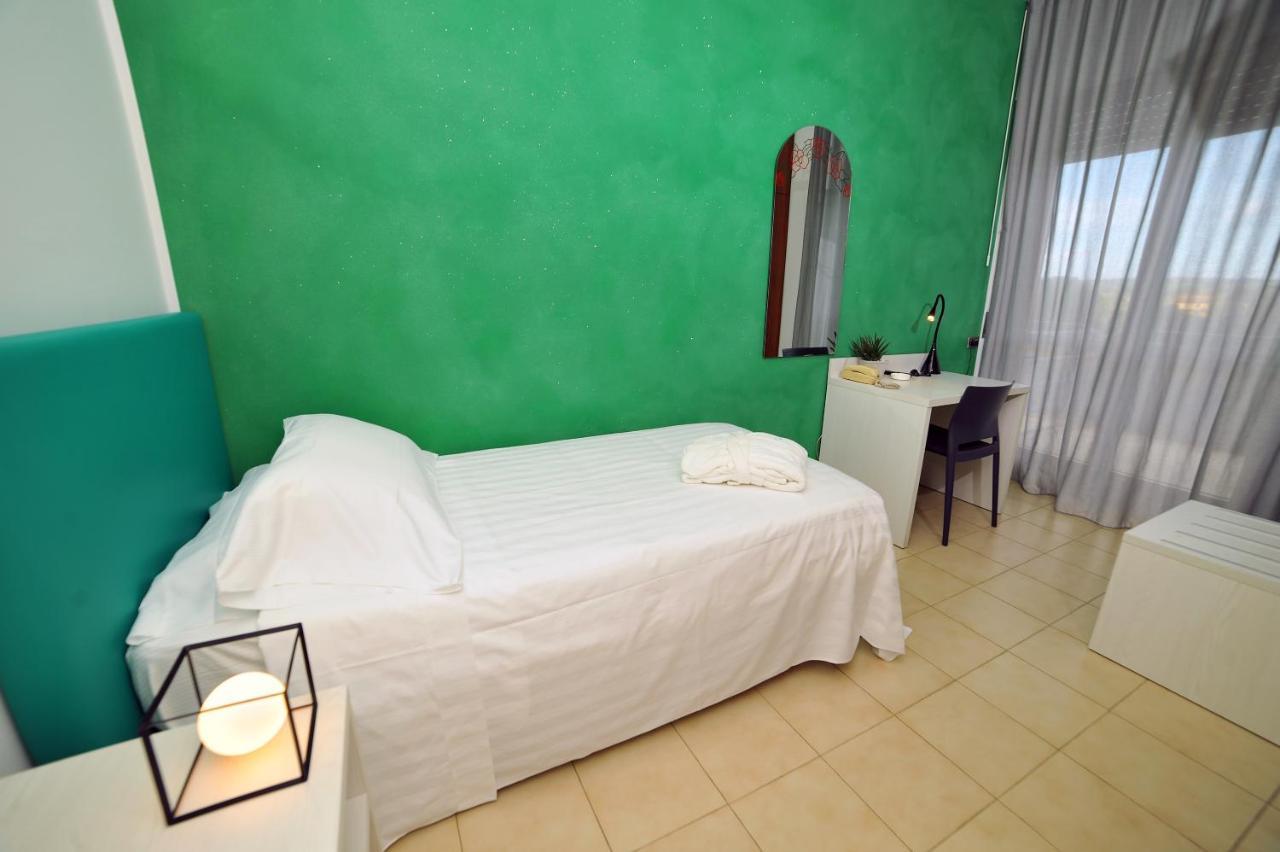 Hotel San Crispino Morrovalle エクステリア 写真