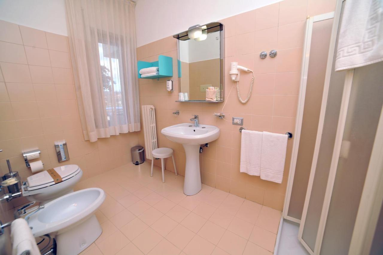 Hotel San Crispino Morrovalle エクステリア 写真