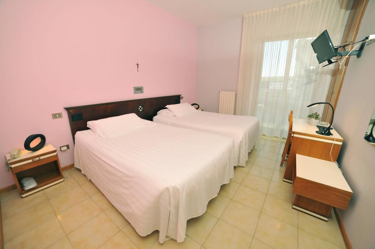 Hotel San Crispino Morrovalle エクステリア 写真