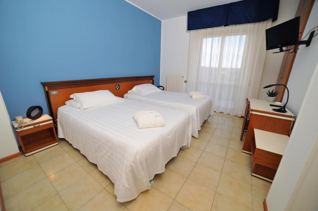 Hotel San Crispino Morrovalle エクステリア 写真