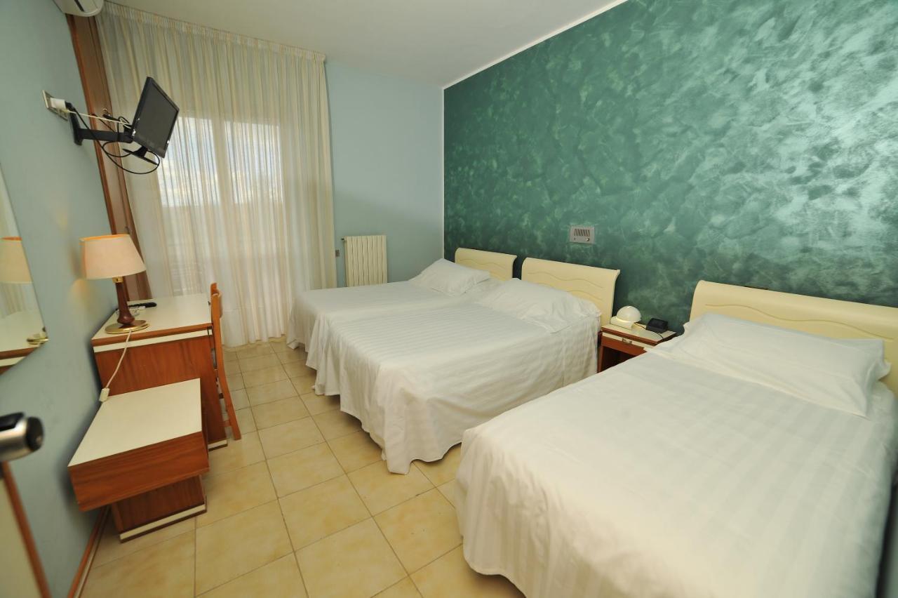 Hotel San Crispino Morrovalle エクステリア 写真