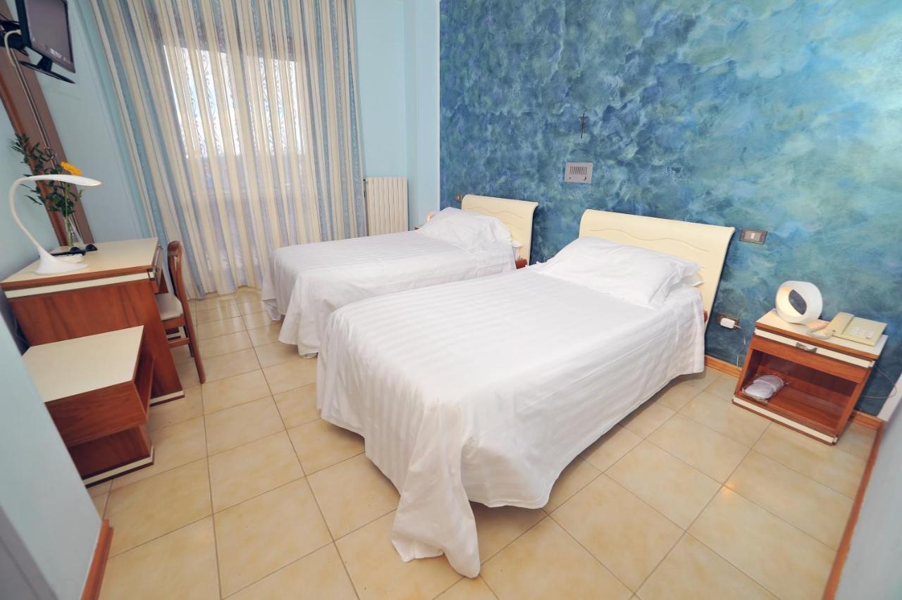 Hotel San Crispino Morrovalle エクステリア 写真