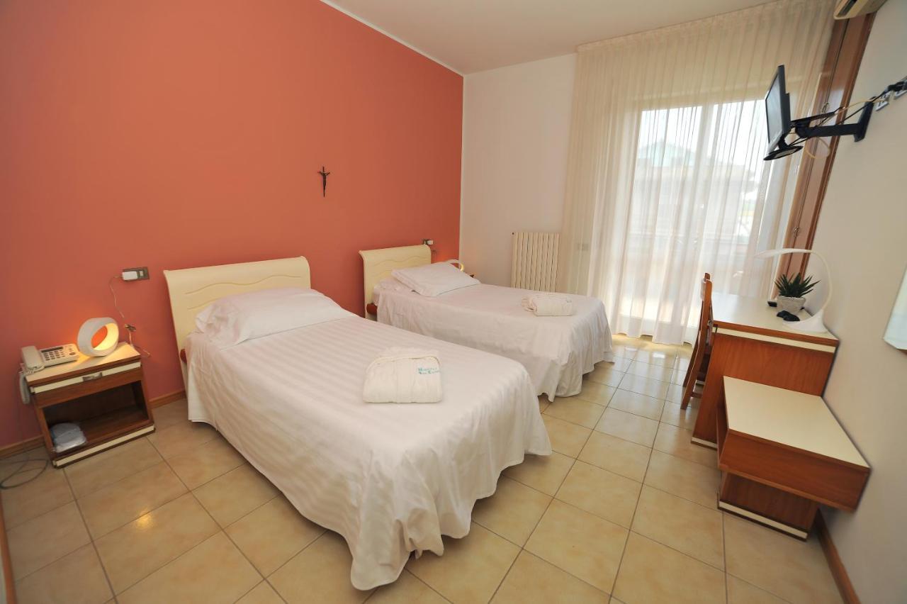Hotel San Crispino Morrovalle エクステリア 写真