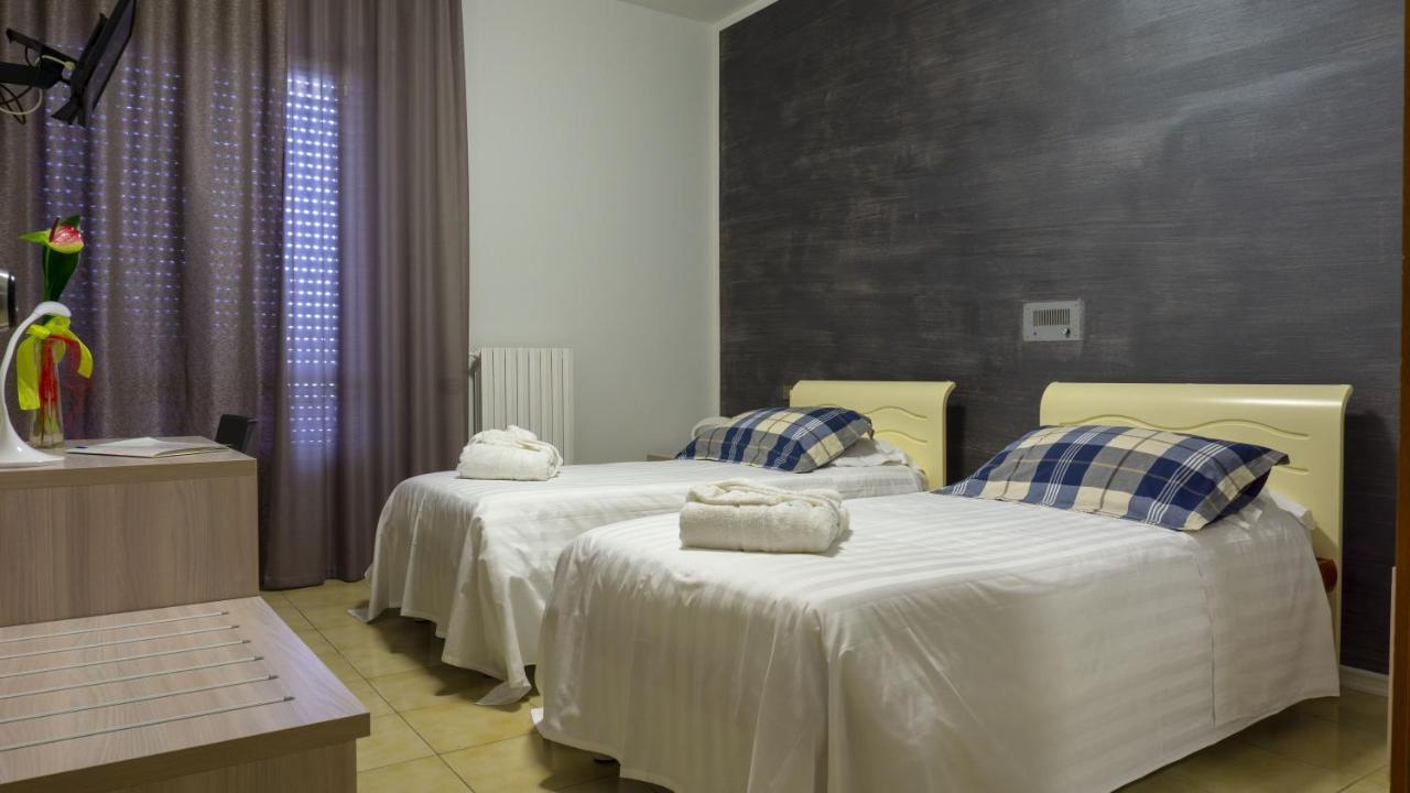 Hotel San Crispino Morrovalle エクステリア 写真